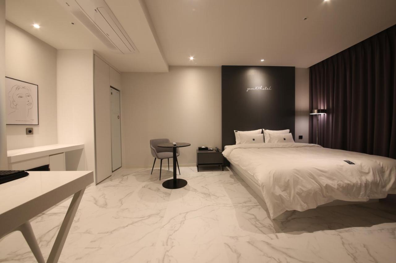 Zam101 Hotel Gimhae Esterno foto