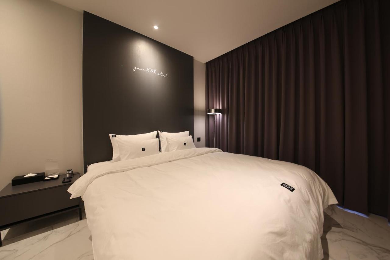 Zam101 Hotel Gimhae Esterno foto